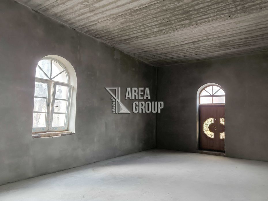 Оренда фасадного комерційного приміщення у Старому місті біля Ратуші