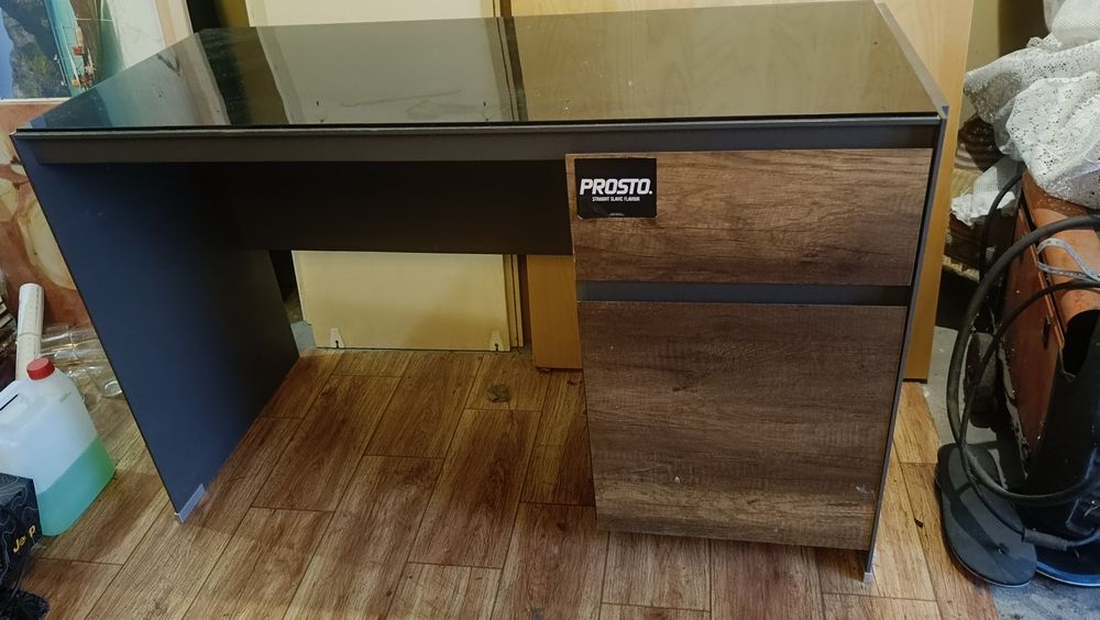 Sprzedam małe zgrabne biurko