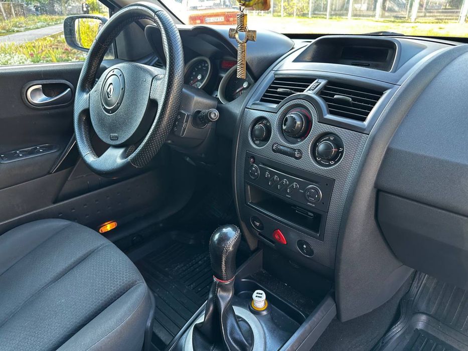 Renault Megane 2, 2005 рік, 1.5 турбодизель, механічна коробка.