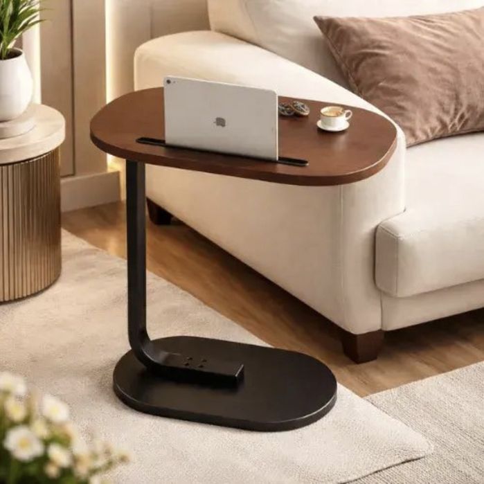 Приліжковий столик з дерев'яною марумровою стільницеюта підставкою під