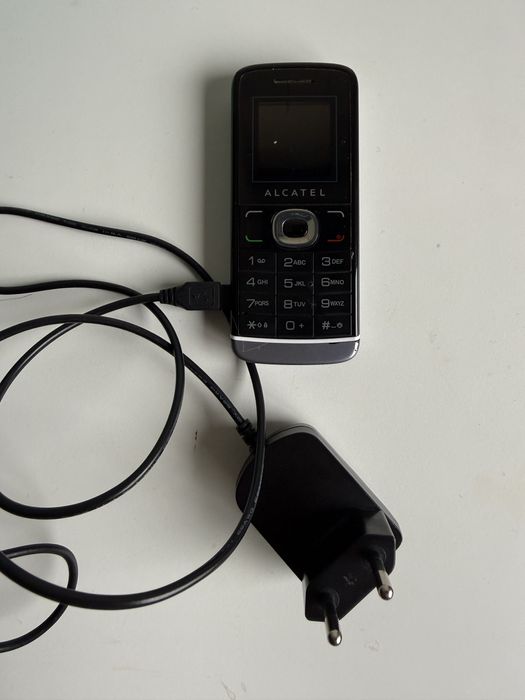 Telemovel Alcatel. Pouco uso. Para criança ou idoso