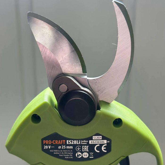 Акумуляторний секатор Procraft ES28Li ( акб і зп )