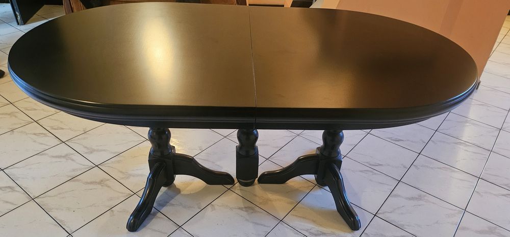 Stół drewniany z 14 krzeslami