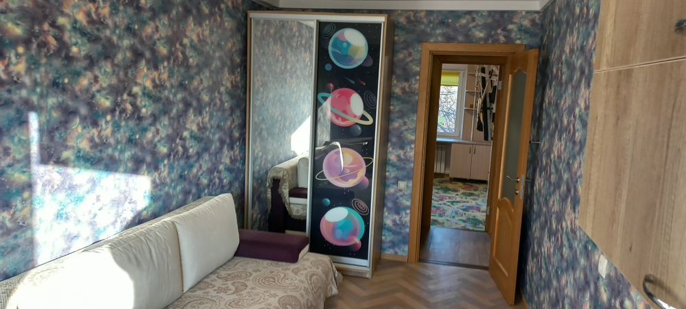 Продам 3-х кімнатну квартиру на Перемоги, 107