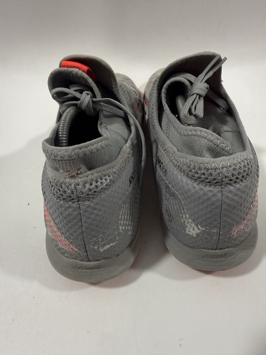 Футзалки Nike.