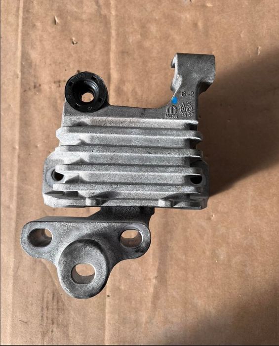 Подушка двигуна перед право, подушка мотора правая чероки 3.2 13-24