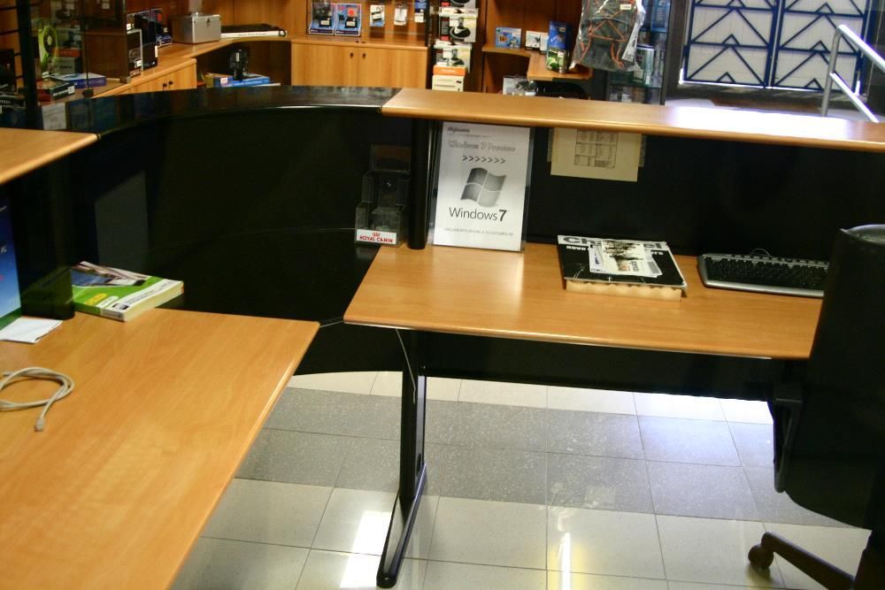Moveis de entrada para escritorio ou loja ou expositores para HI-Fi