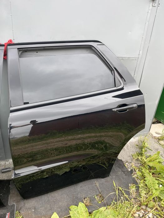 Двері Dodge Durango
