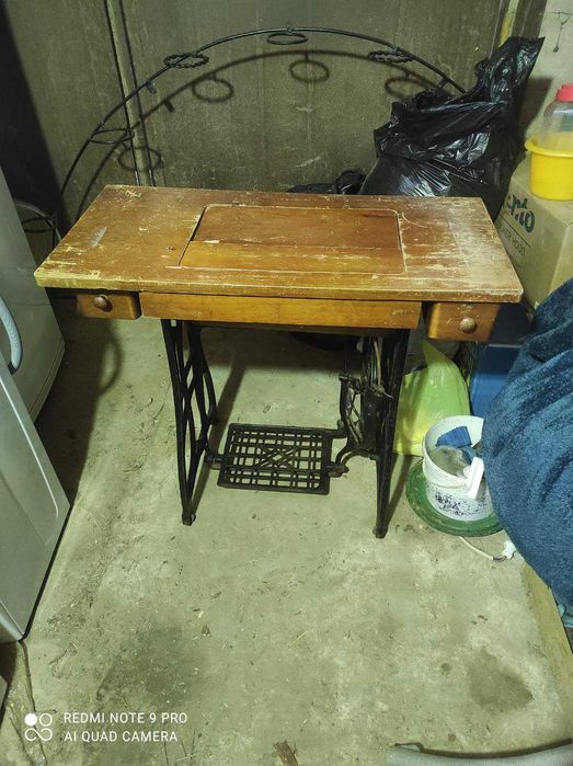 Продам швейну машинку