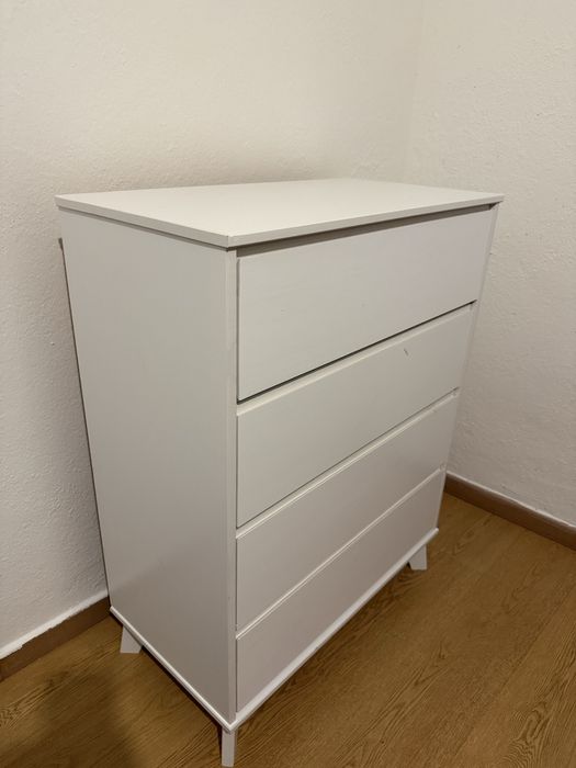Cômoda 4 gavetas
