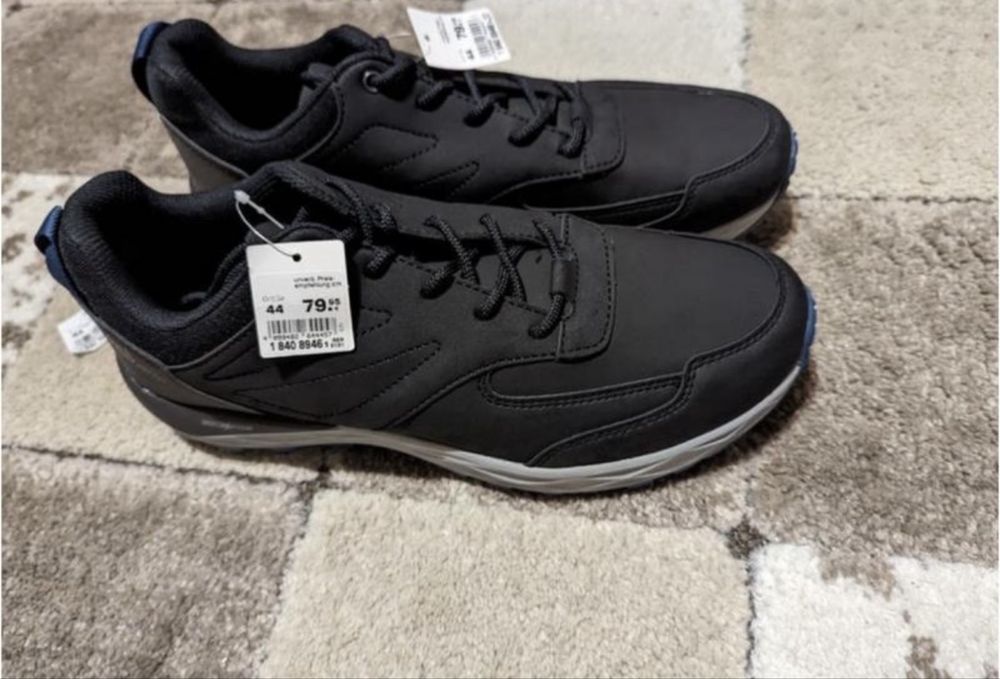 Кросівки , не носились не підійшов розмір