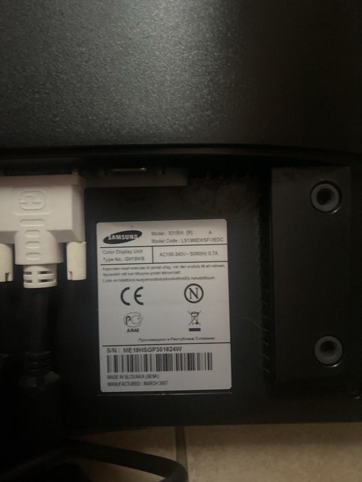 Conjunto de ecra, teclado e colunas