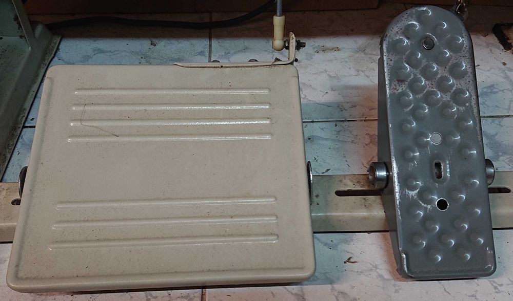 Máquina de Costura de Corte e Cose da marca Pegasus EXT-5214-03