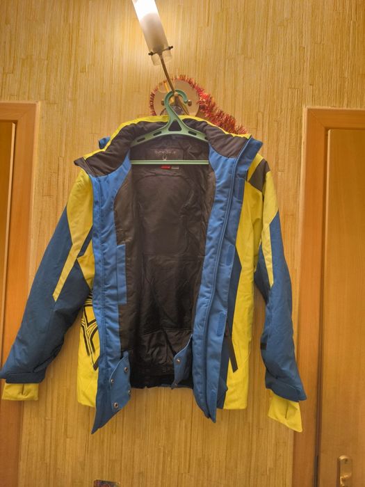 гірськолижна куртка Spyder для хлопчиків 11-13 років.