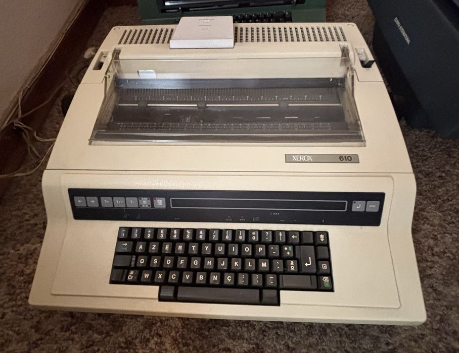 Máquina de escrever Xerox 610