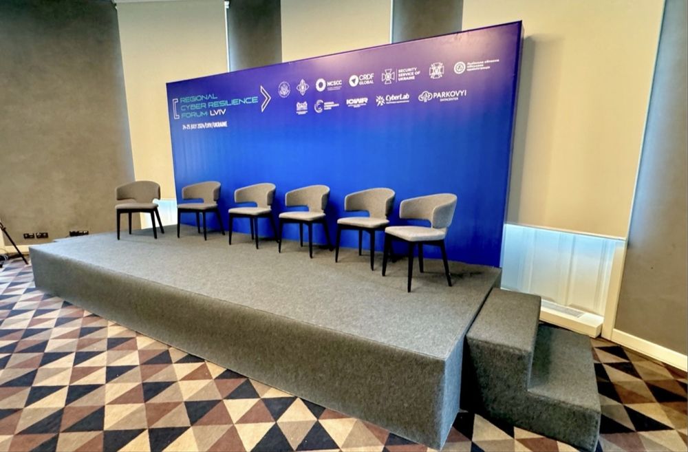 Оренда банера,банерна конструкція,оренда подіуму,сцена з банером,ферми