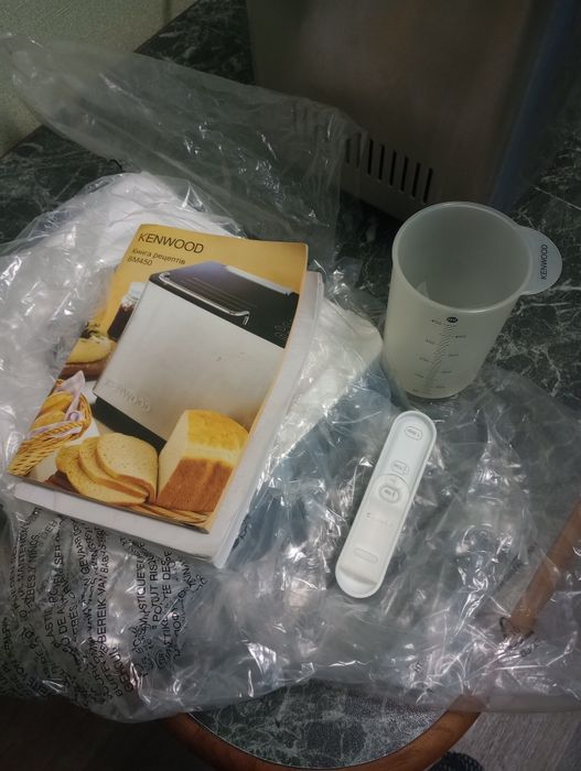 Продам хлебопечку Kenwood BM 450. Под ремонт.