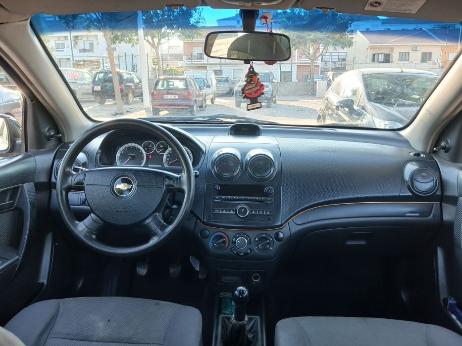 Oportunidade chevrolet Aveo 1.2 gasolina
