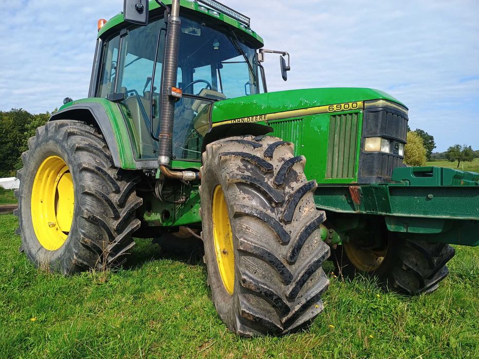 John Deere 6900