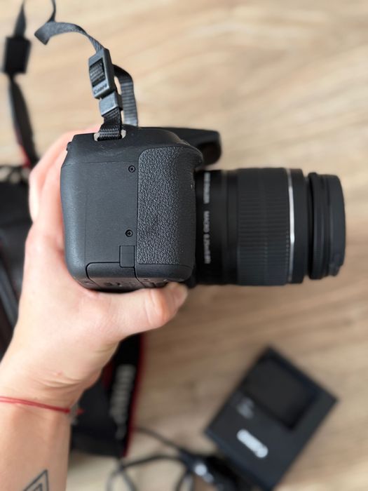 Aparat Canon EOS 2000d