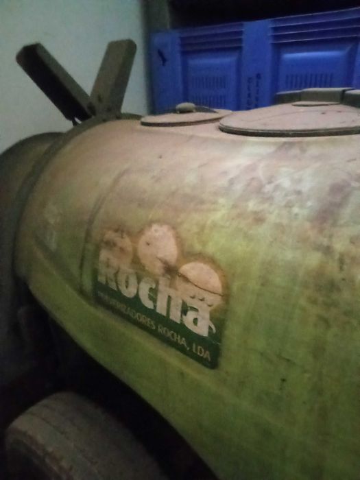 Pulverizador renovável Rocha turbina dupla 800litros comando elétrico.