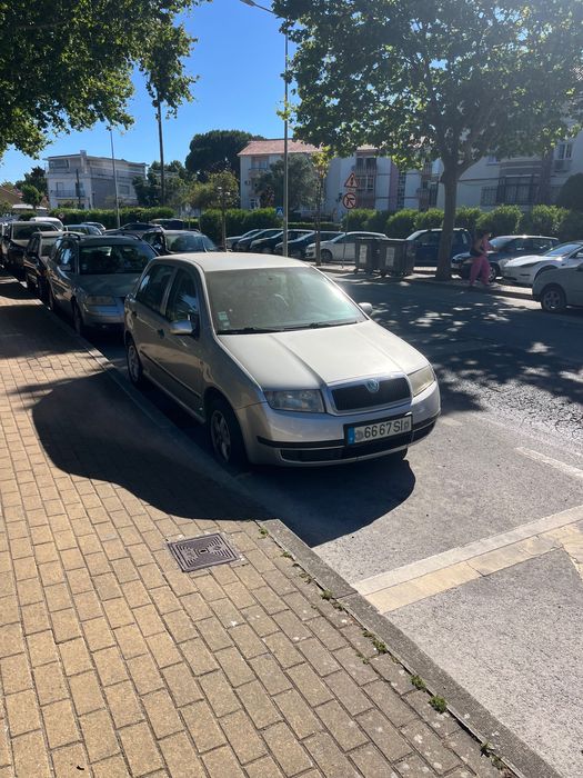 Skoda Fabia 1.4 Gasolina 2001 — Para peças ou reparação