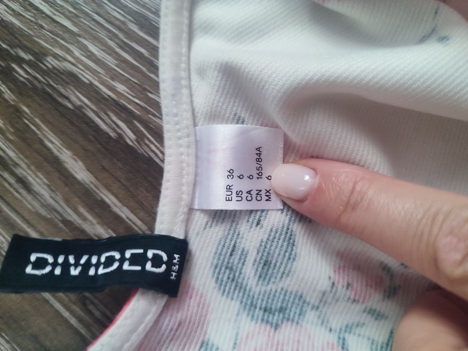 Гарне плаття з квітковим принтом