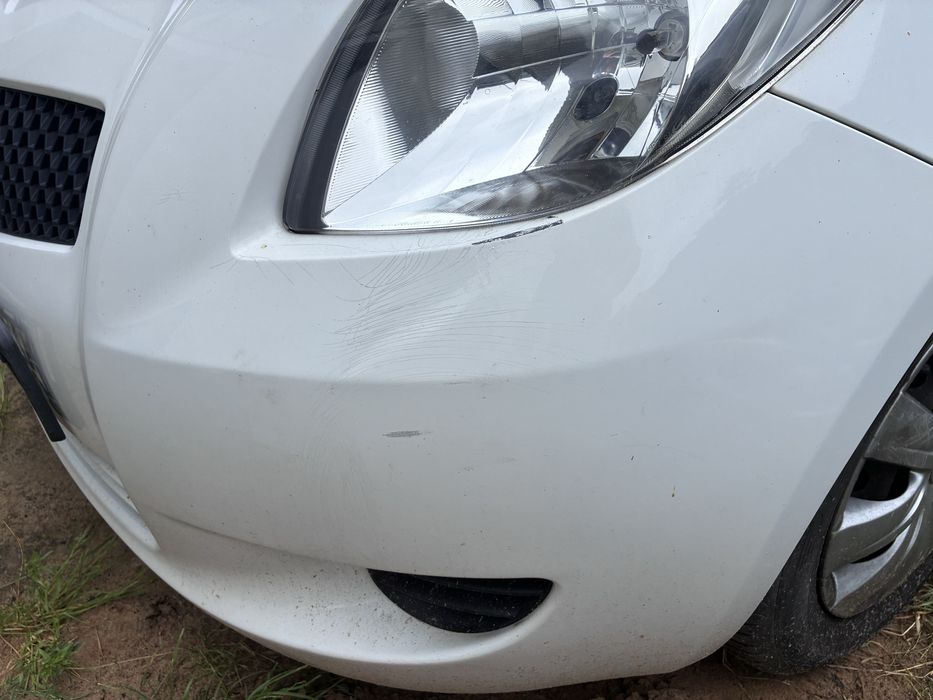 Totota Yaris II 1.4 d4d przod komplet maska zderzak lampy 068/08r
