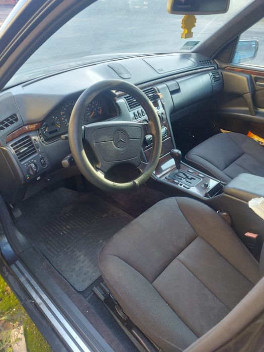 Mercedes E230 Benzyna+gaz - zarejestrowany - Okazja.