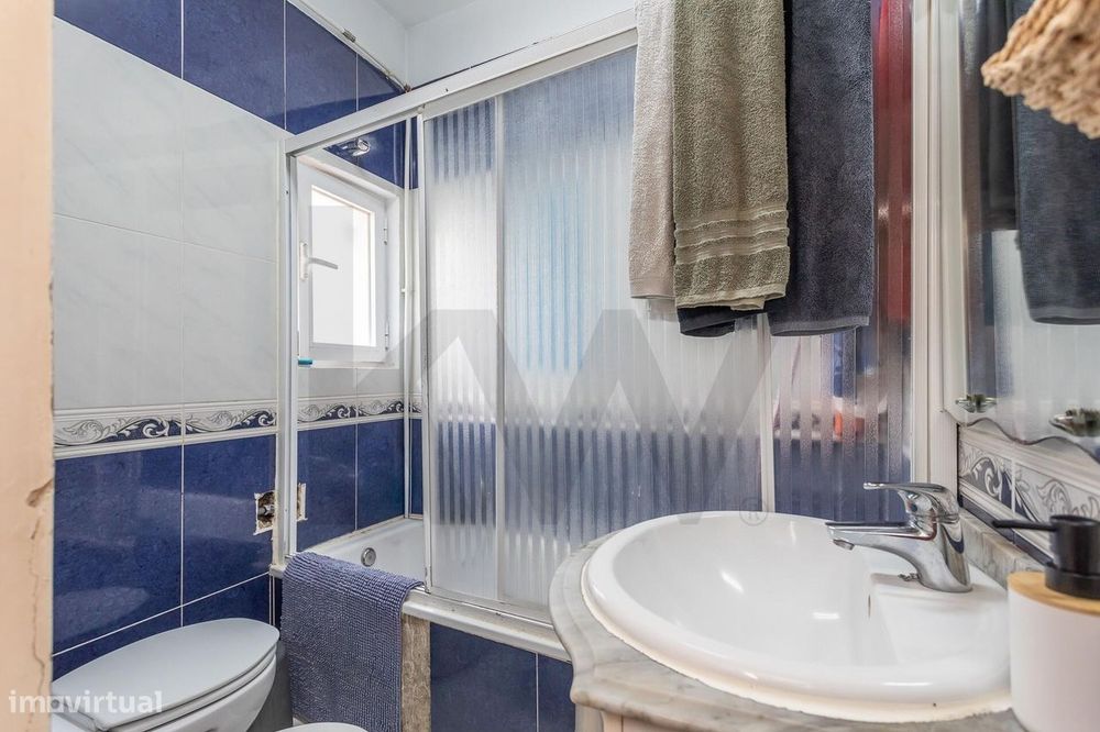 Vende-se T3 na Calçada de Santana com vista Rio Tejo e cidade Lisboa
