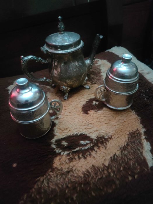 Zestaw ozdobny dzbanek i dwie filiżanki