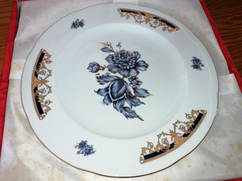 Estojo com prato decorativo para bolos e talheres