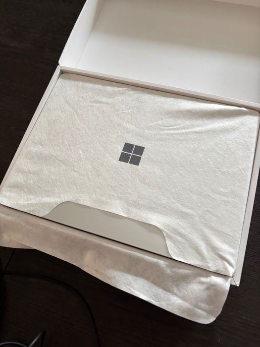 Laptop Windows Surface 13.8”