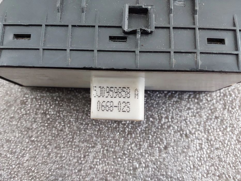 Comando / botão / interruptor vidros frente esquerdo SKODA Fabia II Br