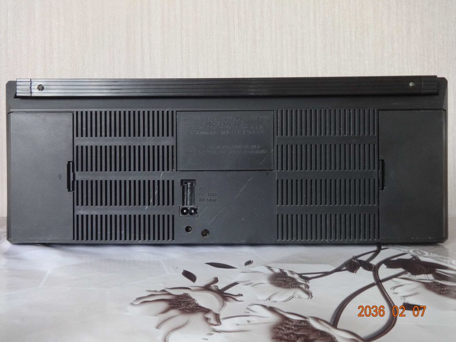 Стереофонический переносной кассетный магнитофон "Весна М-212С-8"