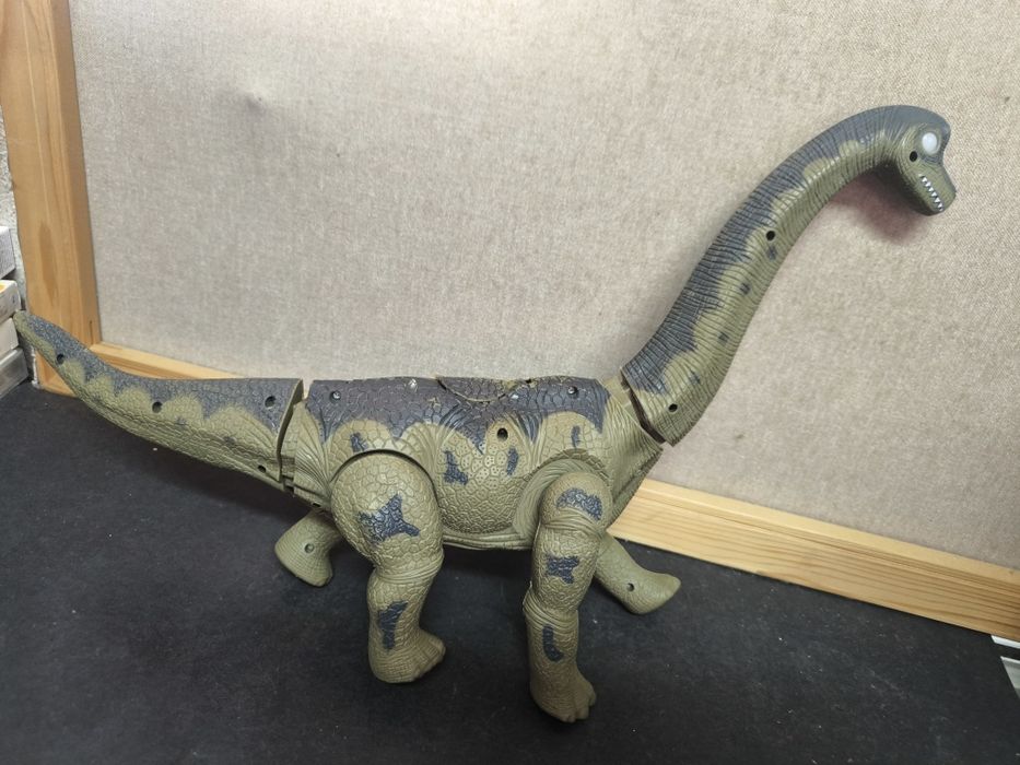 Dinossauro Pescoço Longo (Braquiossauro)