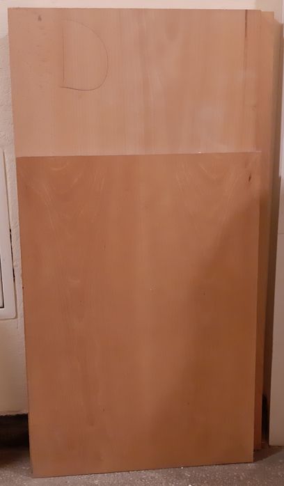 Cztery półki meblowe jasne