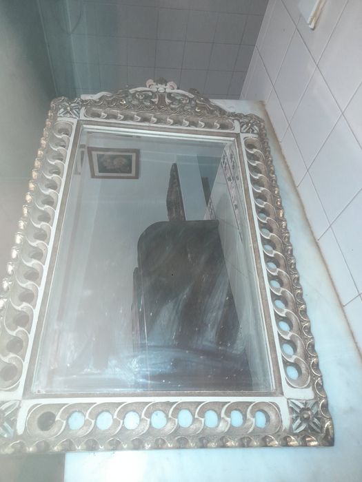 Espelho com Moldura Dourada