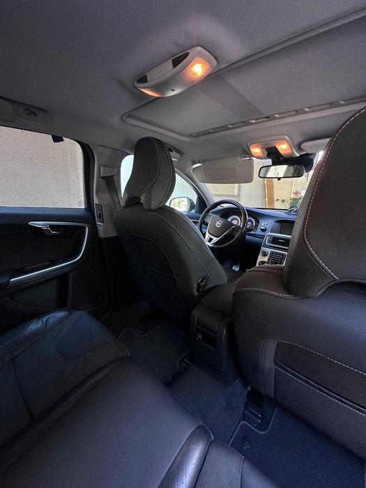 Volvo v60 r-design 5 cilindros d3