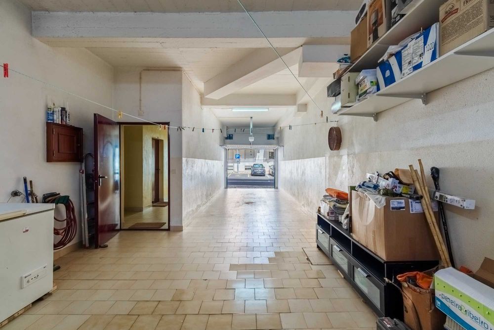 Apartamento T3 Massamá Norte com Garagem Box de 60m2
