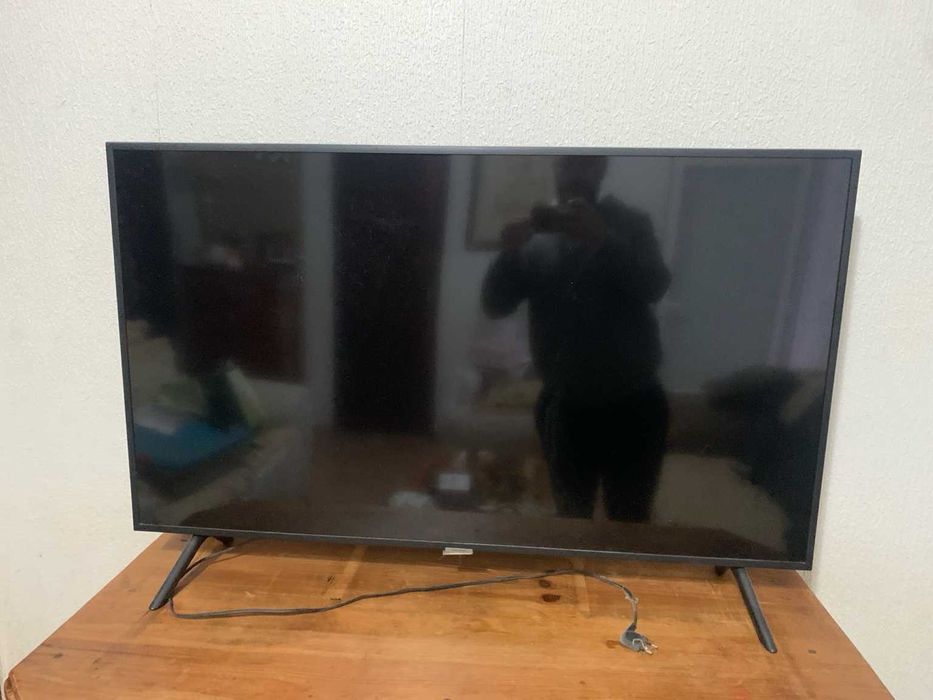 Samsung 49’’ 4K Smart TV – ecrã partido / para peças