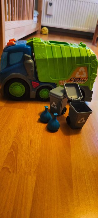 Sprzedam dużą śmieciarkę