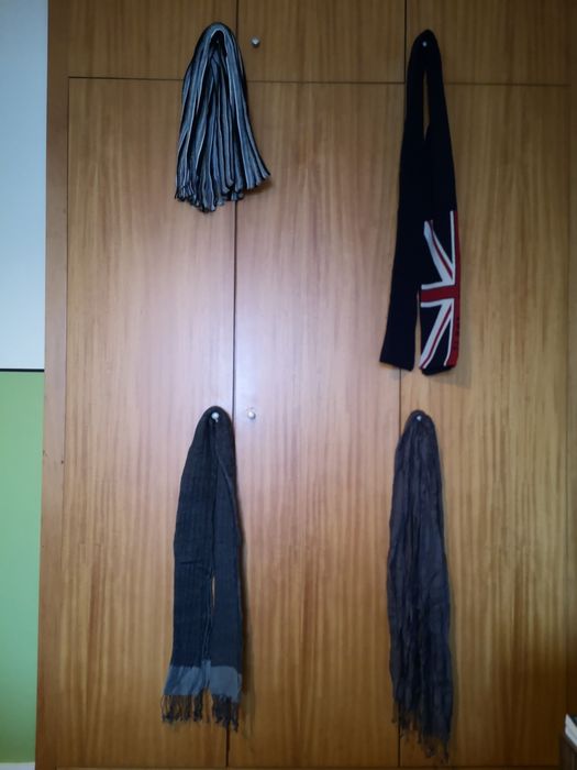 Vendo cachecóis/lenços como novos