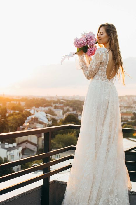 Ніжне весільне плаття