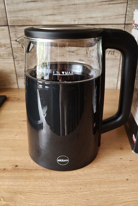 Czajnik bezprzewodowy z wyświetlaczem LCD