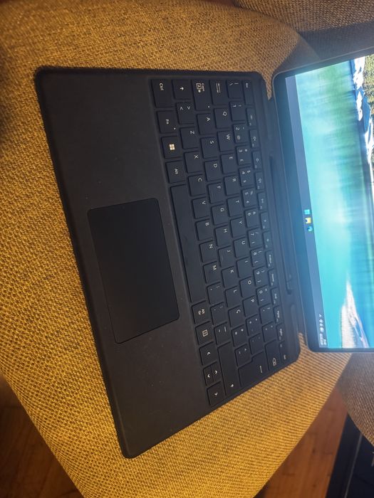 Microsoft Surface Pro 9 i7 16gb ram 256gb nvme