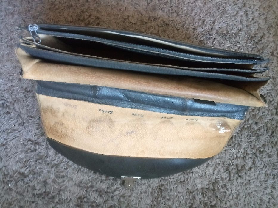 Neseser czarny skórzany