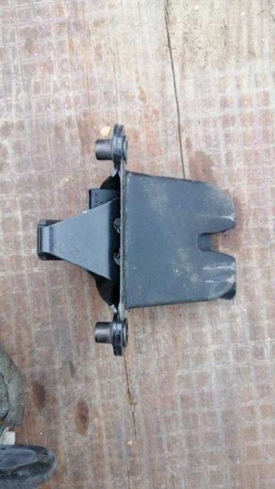 Петлі дверей кришки багажника ,замки Renault Megane 3