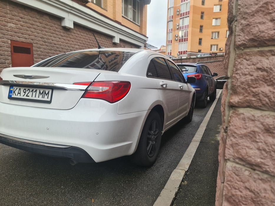 Продам свіжу автівку Крайслер 200 2014 року