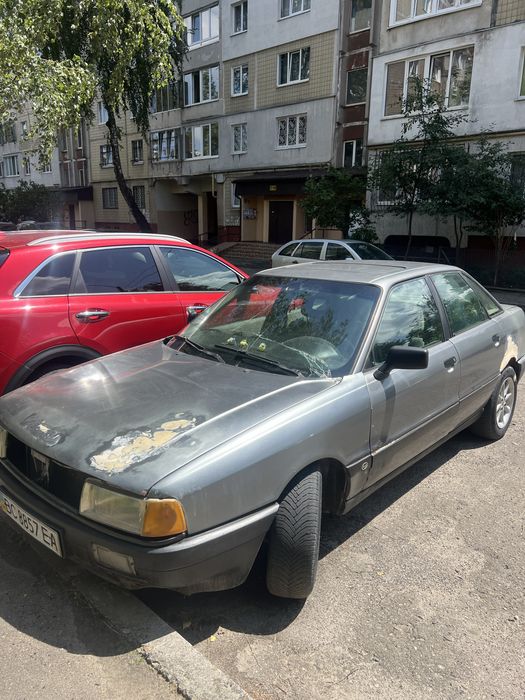 Ауді 80 b3.
